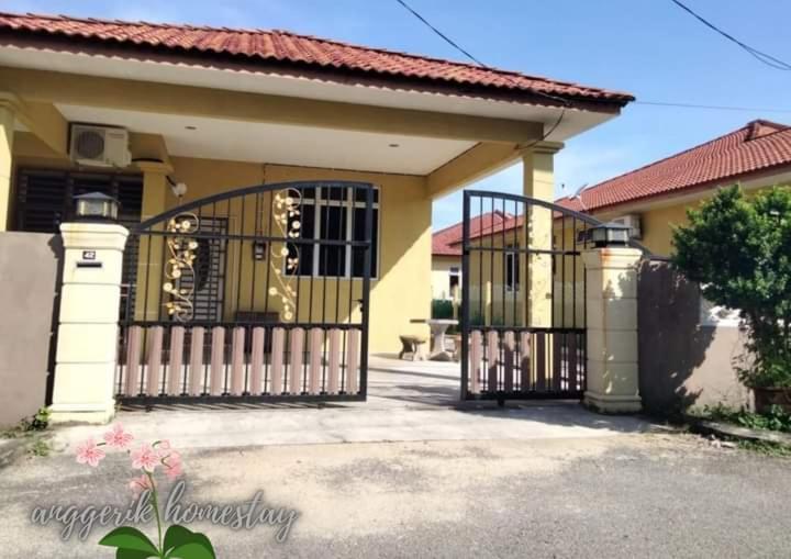 Anggerik Homestay Dungun Kampong Sura Tengah Esterno foto