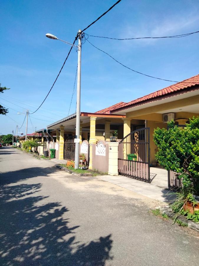 Anggerik Homestay Dungun Kampong Sura Tengah Esterno foto